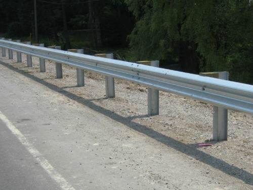 供应乡村道路安全设施防撞护栏板价格