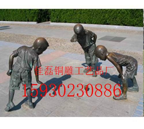 铜人厂家 铸铜人物 街头小品 现代人物雕塑 城市雕塑图片