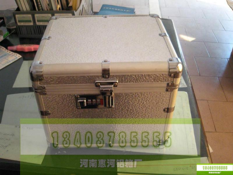 郑州铝箱铝盒工具箱航空箱拉杆箱批发