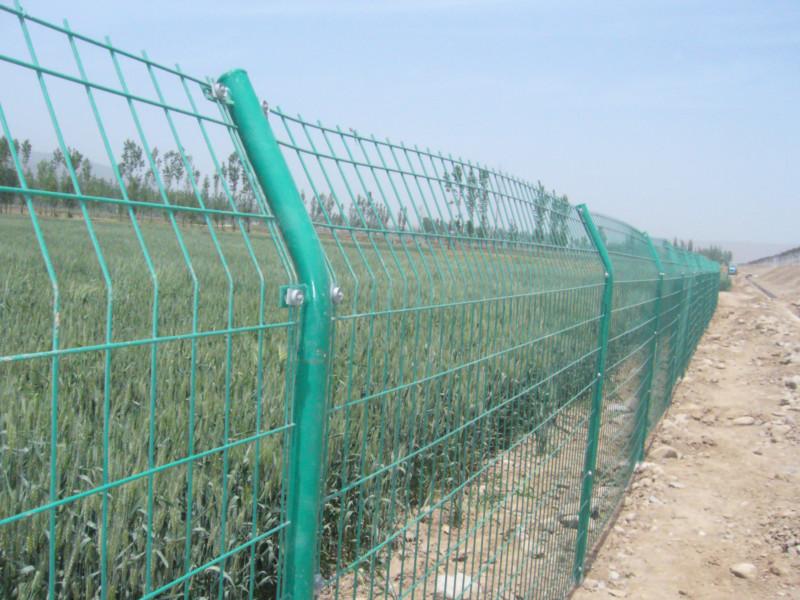 圈山养殖场钢丝网围栏网价格供应圈山养殖场钢丝网围栏网价格