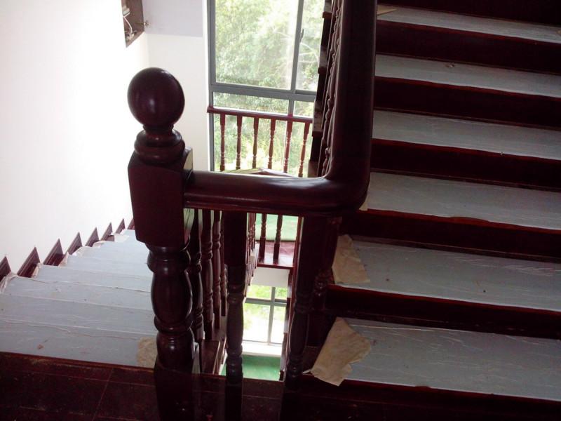 供应上海青浦哪里做实木楼梯的最便宜,青浦楼梯厂家，楼梯定做